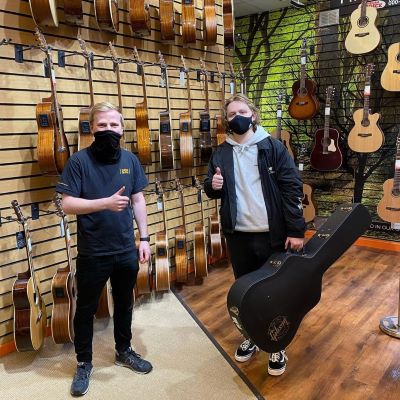 Lewis Capaldi in guitarguitar