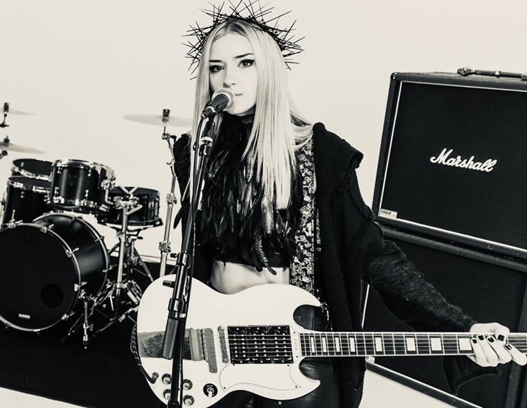 guitarguitar Exclusive: Interview with Anna Cara!